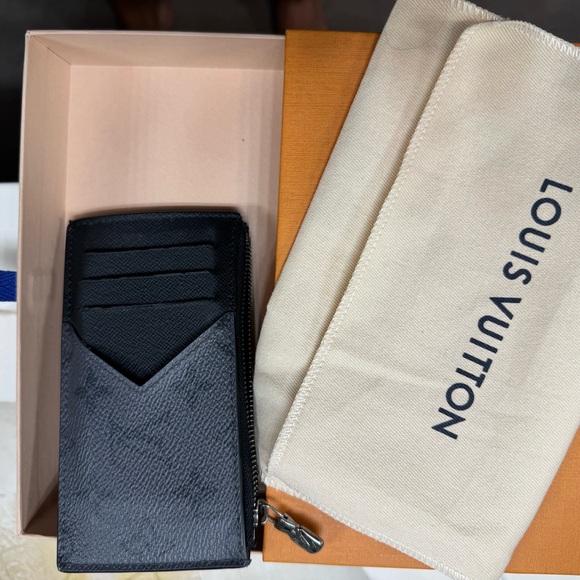 Men’s Louis Vuitton gently used coin/card wallet - Picture 3 of 5